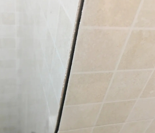 江永瓷砖空鼓维修公司分享阳台瓷砖脱落的修复过程可以分为以下几个步骤