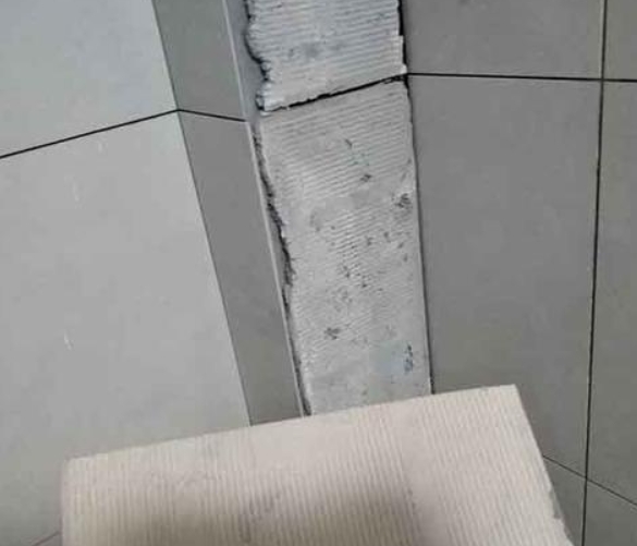 江永瓷砖空鼓维修公司分享下厨房瓷砖脱落的补救措施。